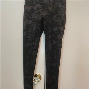 SPANX Faux Leather Camo Leggings M